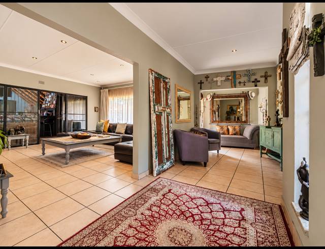 4 BEDROOM HOUSE FOR SALE IN THREE RIVERS EAST